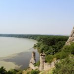Widok z zamku na rzekę Dunaj i Morawę