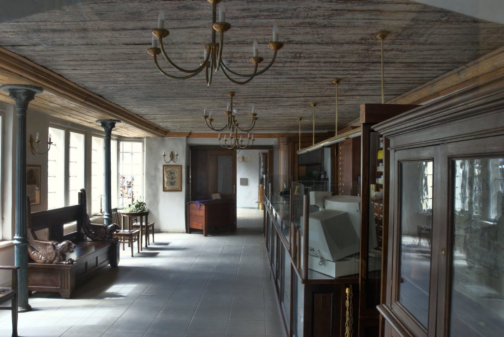Wnętrze Apteki Ratuszowej. Jest najstarszą apteką w Europie, która nieprzerwanie działa w tym samym lokalu. Pierwsza wzmianka o nim w metrykach miejskich pochodzi z 1422 roku.
