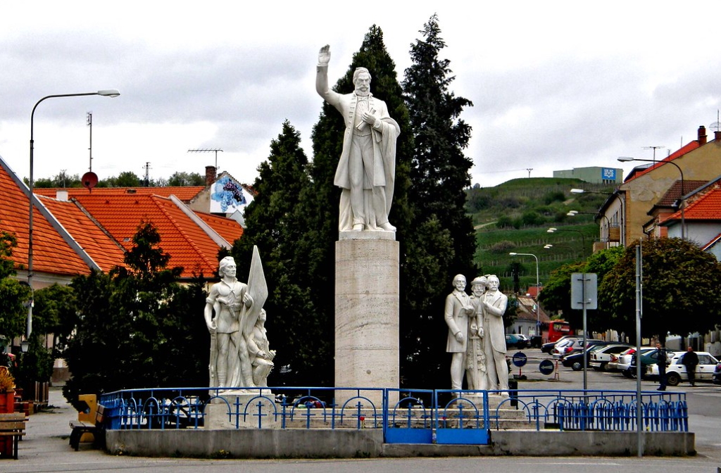 Marmurowy pomnik ku czci Ludovita Stura, założyciela słowackiego języka pisanego,