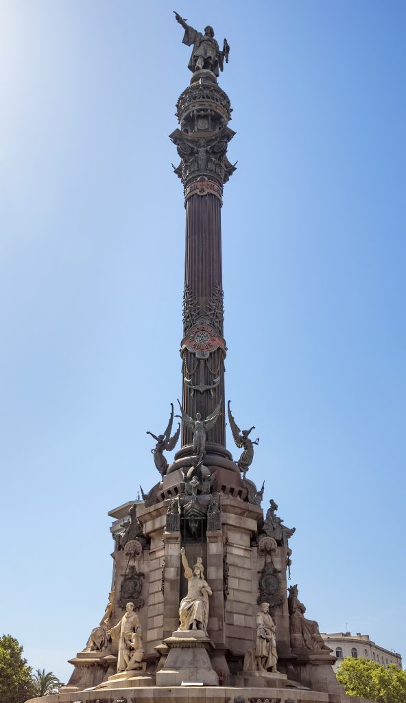 Pomnik Kolumba na nabrzeżu Barcelony, na końcu la Rambla.