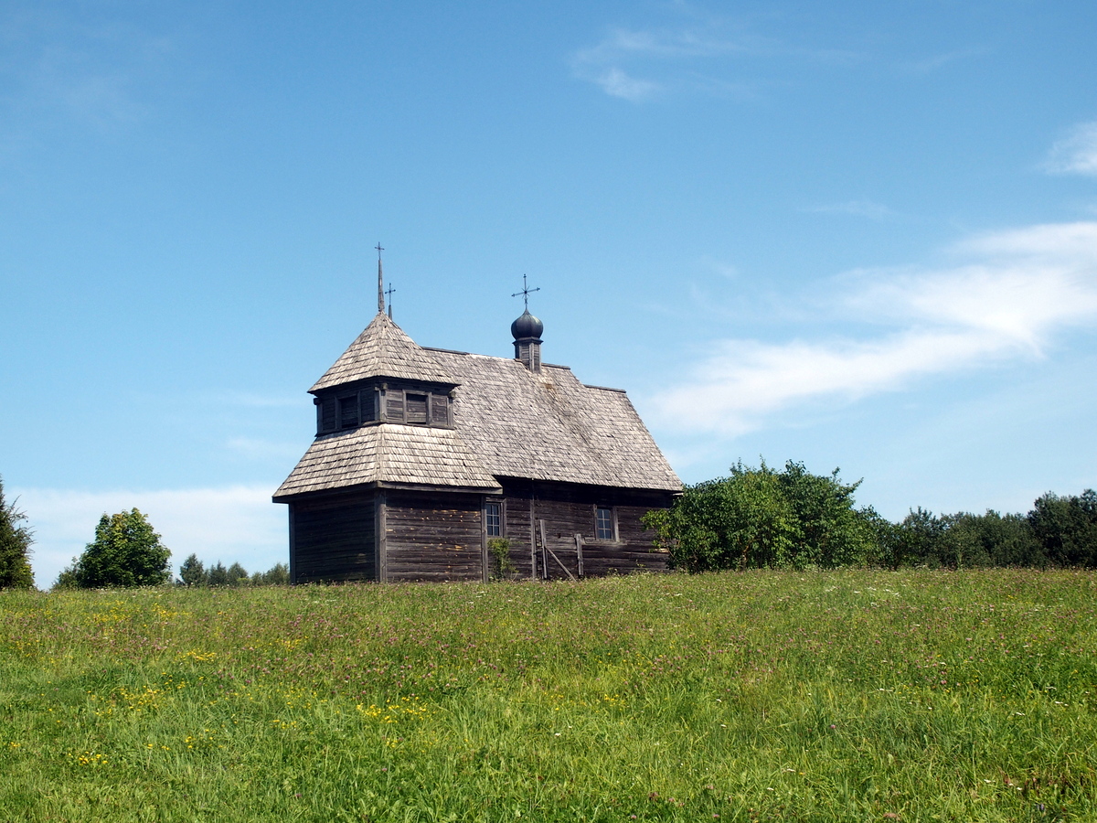Kościół Trójcy Świętej i dzwonnica z XVIII wieku. ze wsi Velets, rejon Glubokoe, obwód witebski.