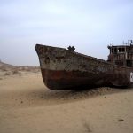 Jedna z wielu łodzi na Morzu Aralskim