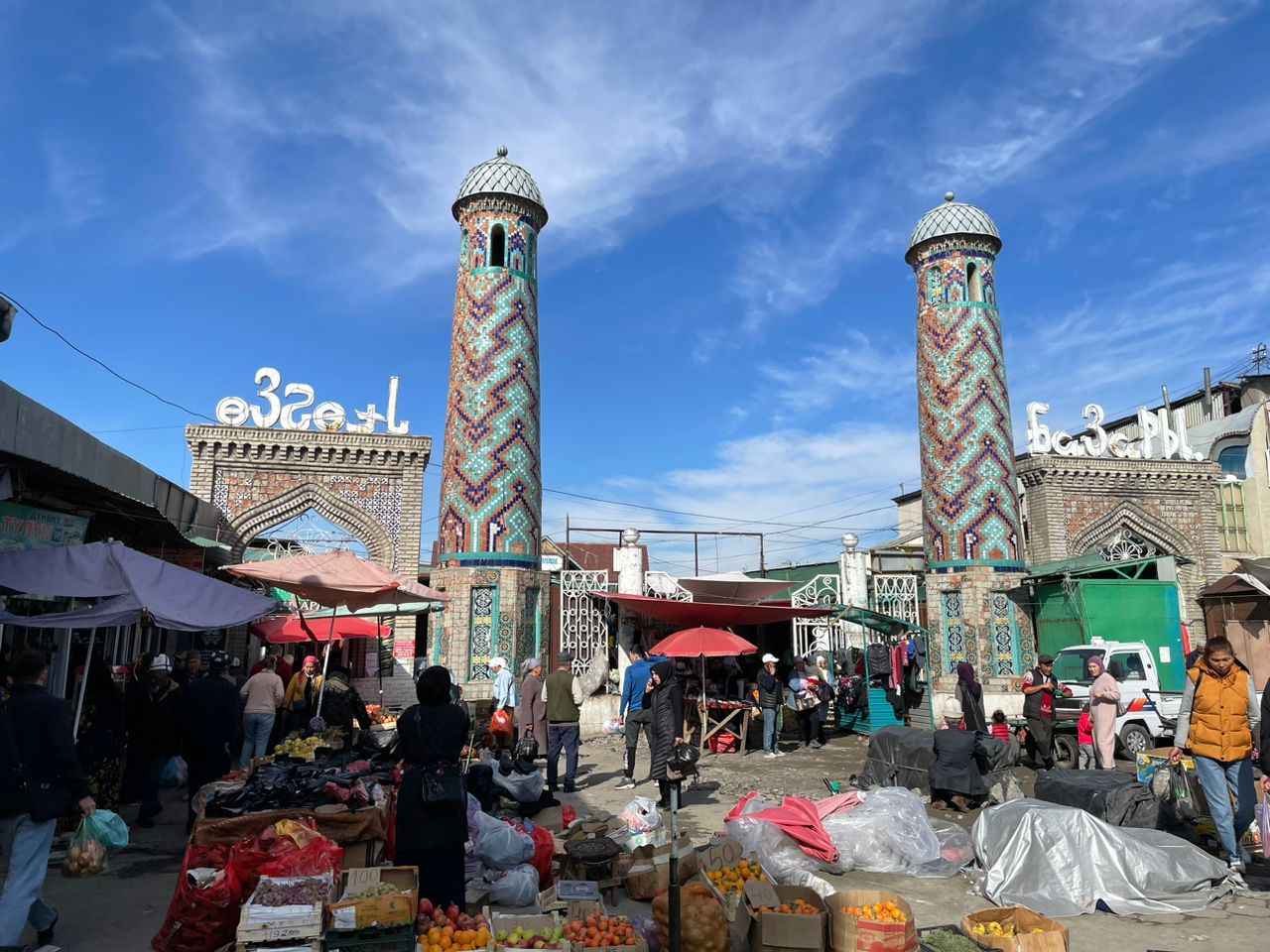Zabytkowy bazar w Uzgen
