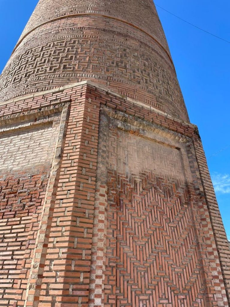 Rzeźbienia na minarecie